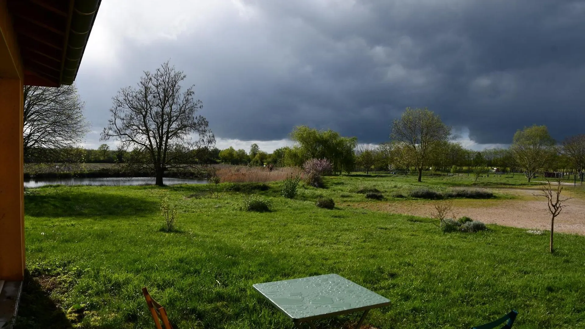 L'Oiseau Blanc Bed & Breakfast Saint-Nizier-le-Desert France