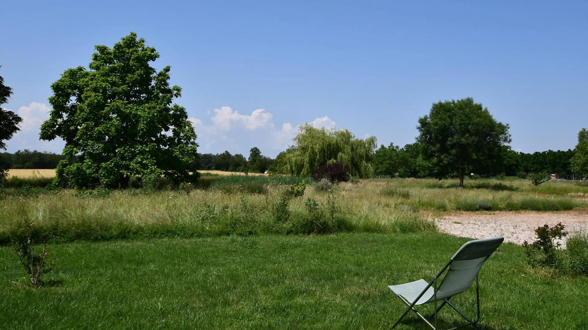L'Oiseau Blanc Bed & Breakfast Saint-Nizier-le-Desert France